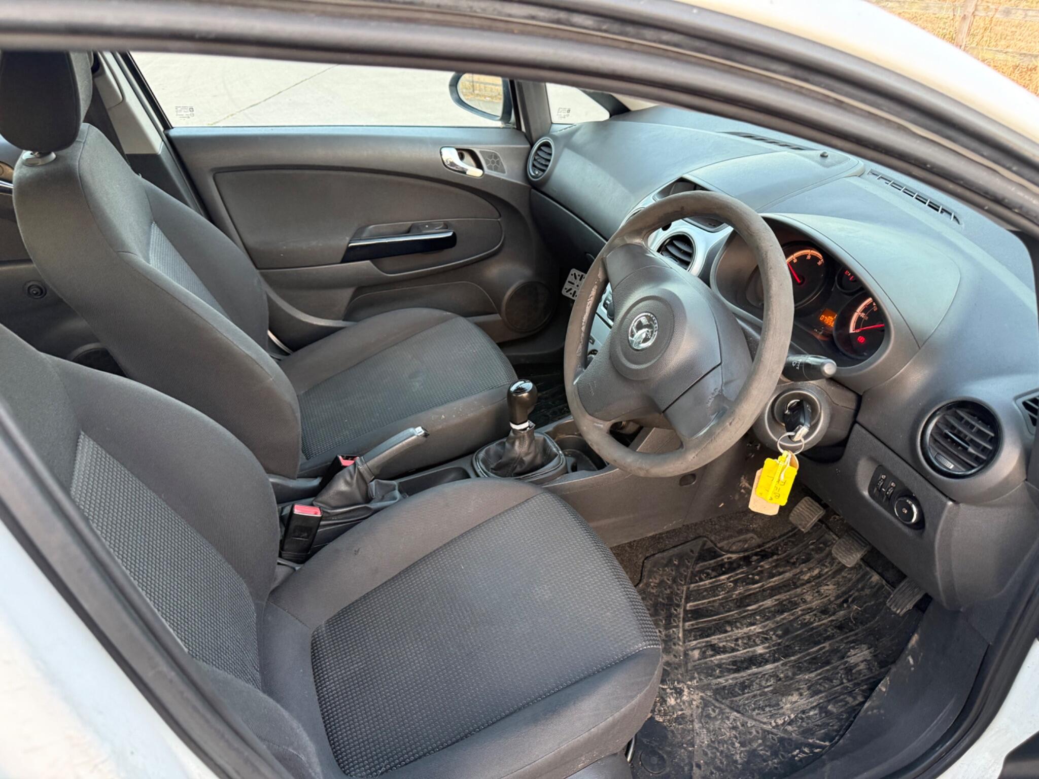 Vauxhall Corsa 1.3 CDTi ecoFLEX S Euro 5 (s/s) 5dr (A/C) — photo 67 of 74